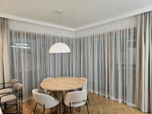 efekt montażu zasłon i karniszy okiennych (7)